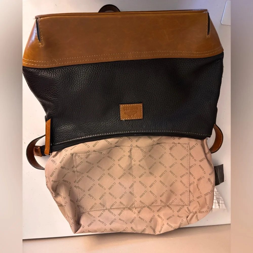 ROOTS 73, in Stylish Black and Brown Leather Crossbody Bag, Adjustable Strap - Picture 5 of 7